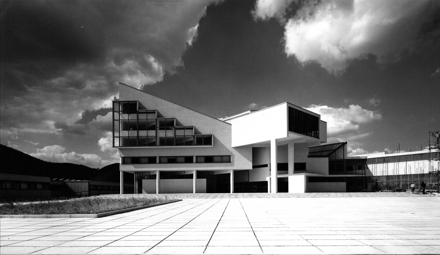 Campus di Baronissi: esterno, da  Archivio Capobianco (Foto di Pino Abbrescia)